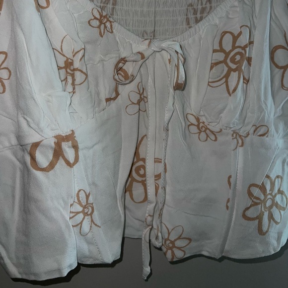 White top with brown flowers and tie in front size L from Pacsun completely new. - Picture 5 of 9